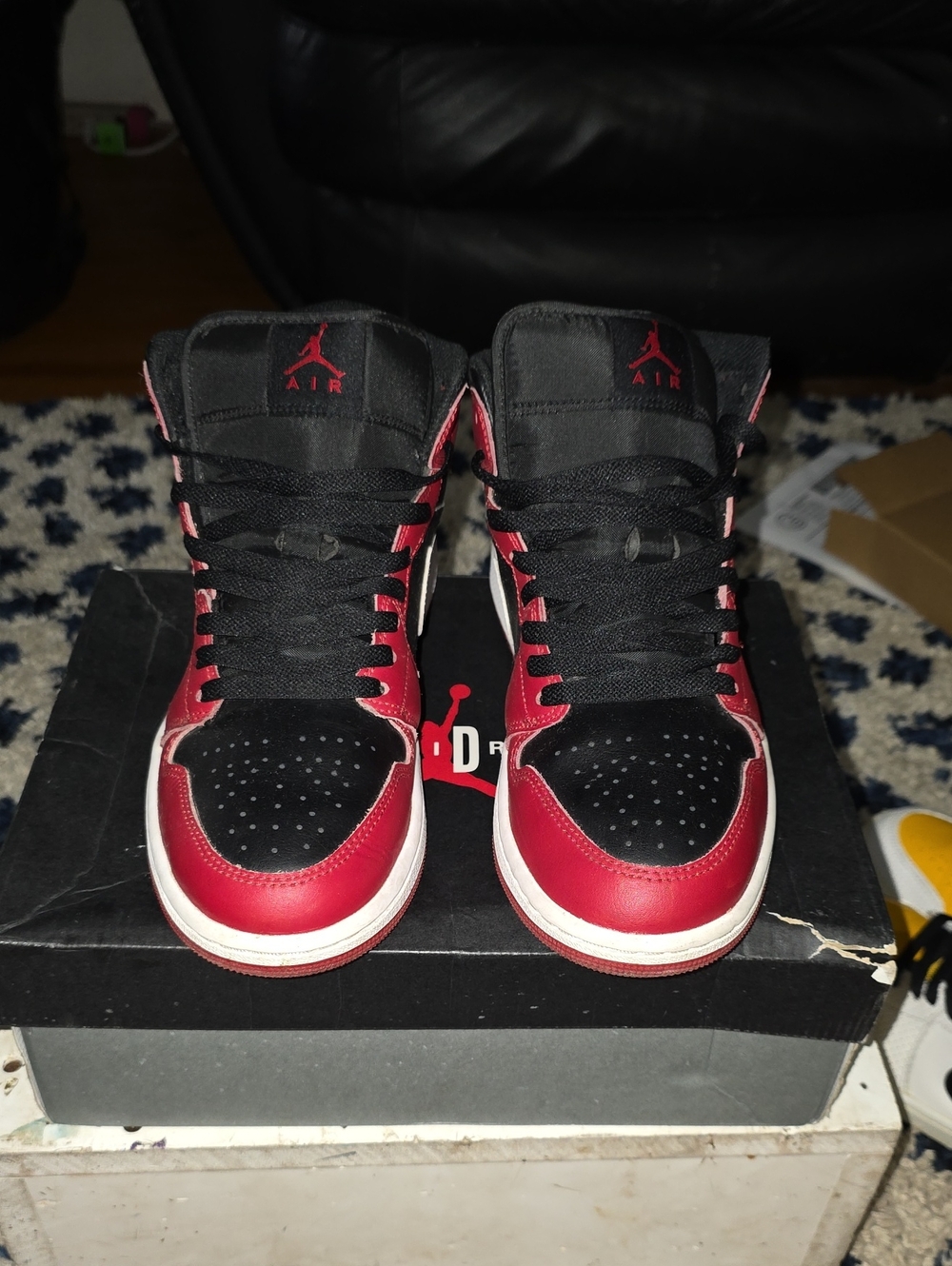 Air Jordan 1 Mid "Gym Red Black White"